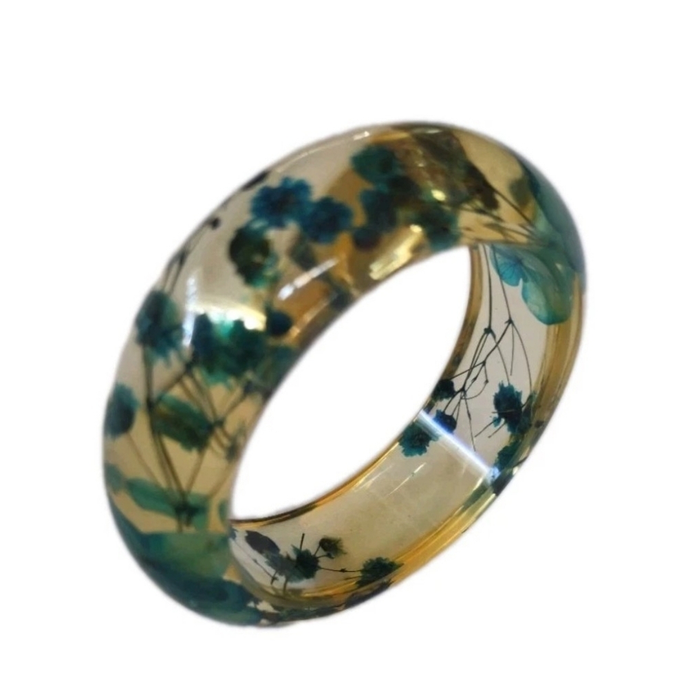 Vintage Very Pretty Lucite Bangle Bracelet w/ Encased Blue Wild Flowers